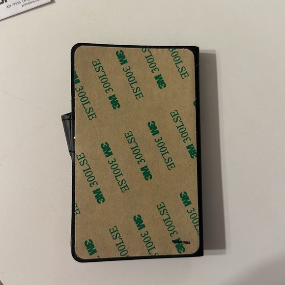 Victoria Secret Employee pop socket and card holder - Picture 5 of 5